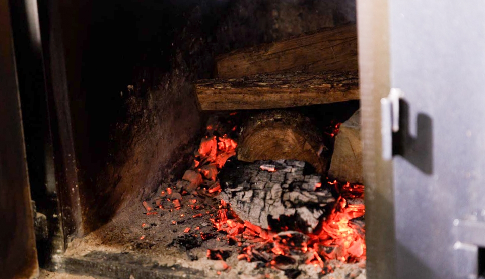 Crossbuck BBQ's Post Oak, Hickory & Fruit Wood Blend in the Smoker